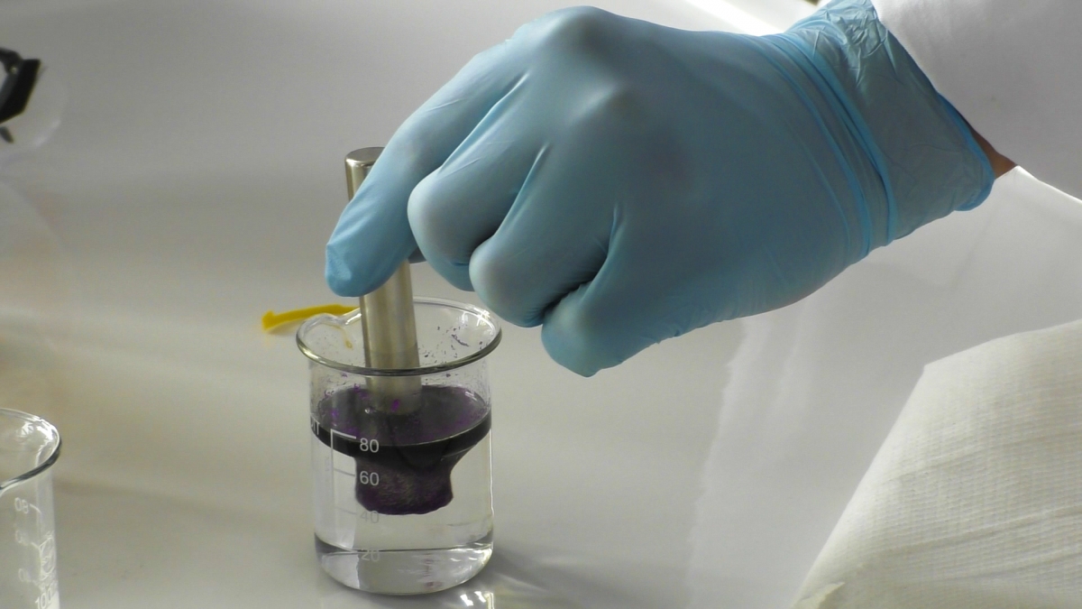 extract microplastics with ferrofluids