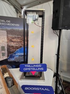 Trillingsopstelling uit het lespakket voor de tweede graad op het Nerdland festival 2026.