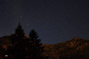 sterrenhemel boven bergen